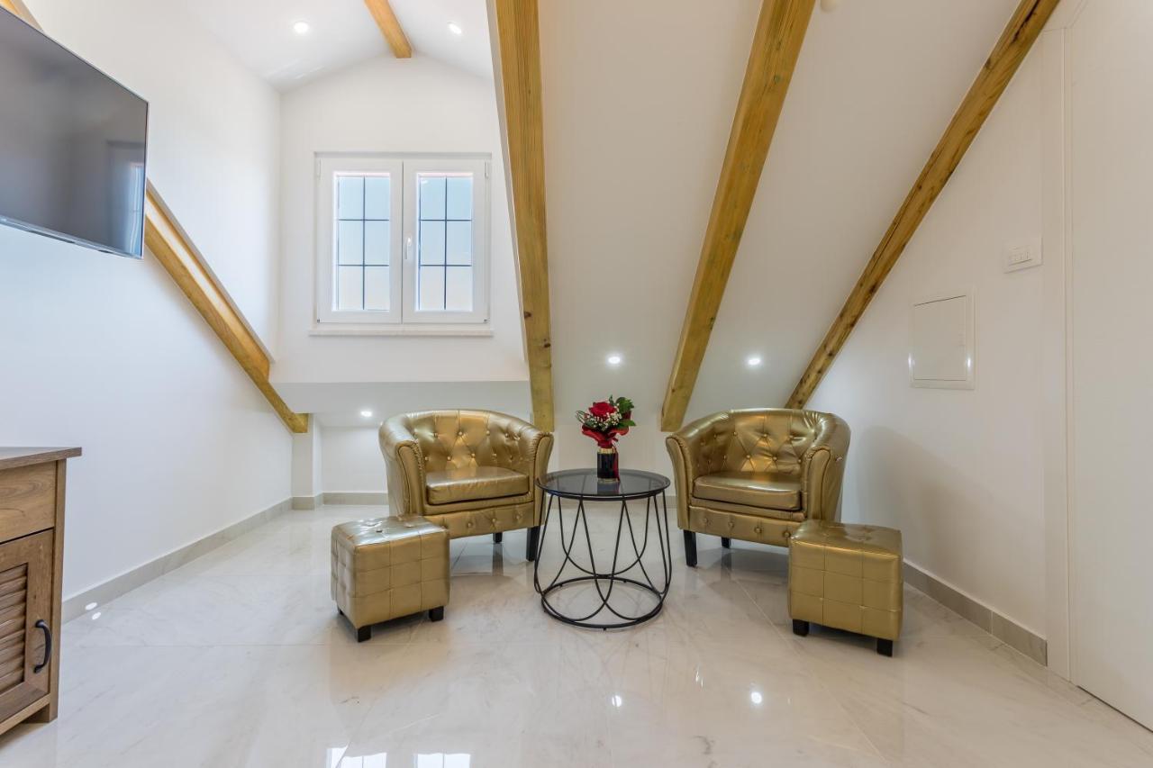 Villabella Luxury Rooms สปลิท ภายนอก รูปภาพ