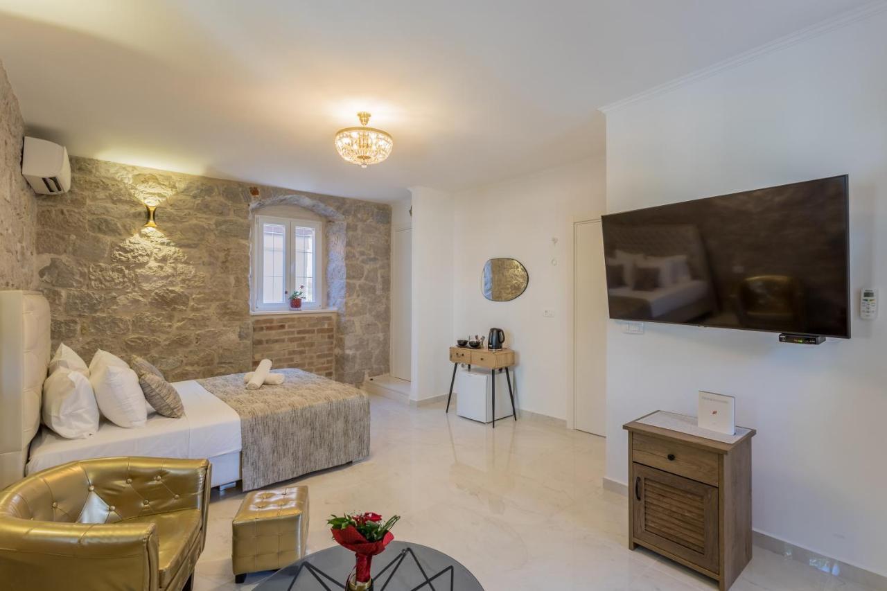 Villabella Luxury Rooms สปลิท ภายนอก รูปภาพ