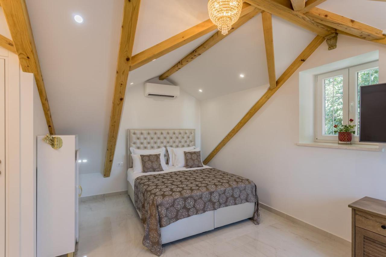 Villabella Luxury Rooms สปลิท ภายนอก รูปภาพ
